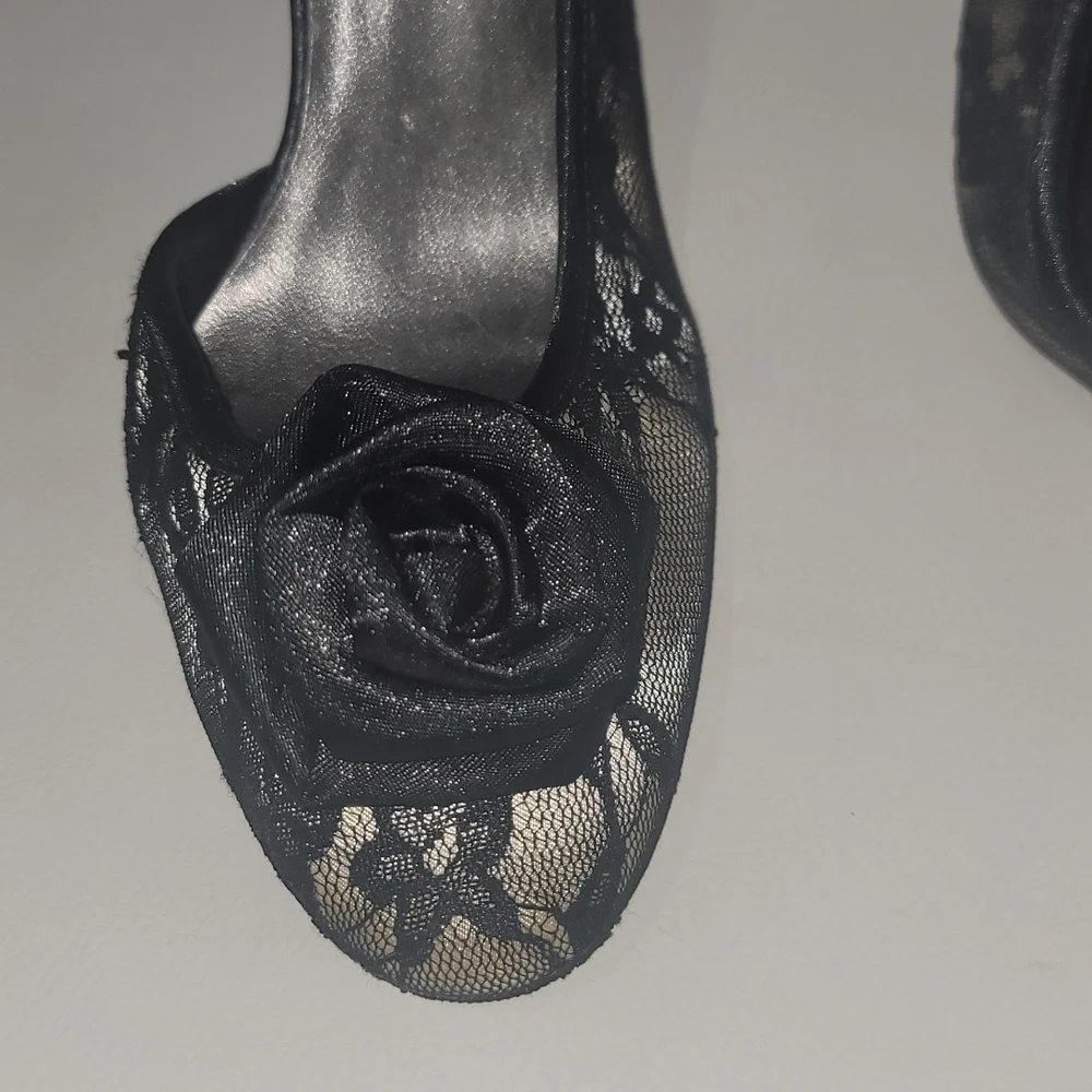 Black Lace High Heels size 8. 3.5" heel - Picture 3 of 8